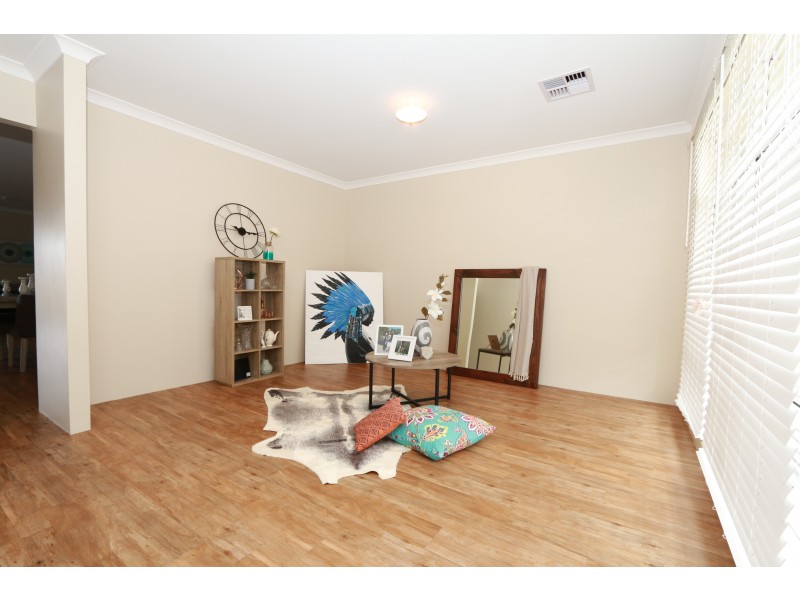 11 Reuben Way, Millbridge WA 6232