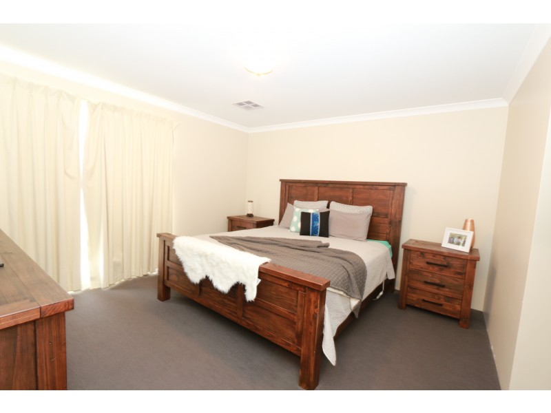 11 Reuben Way, Millbridge WA 6232