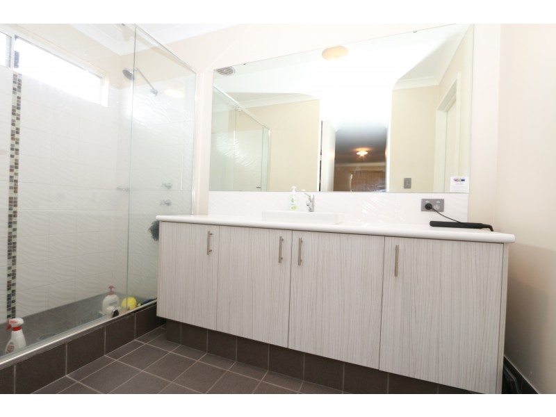 11 Reuben Way, Millbridge WA 6232