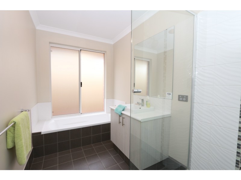 11 Reuben Way, Millbridge WA 6232