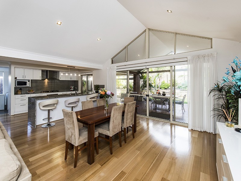 23 Somerville Drive, College Grove WA 6230