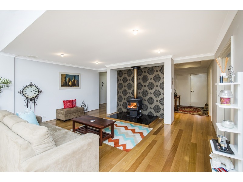 23 Somerville Drive, College Grove WA 6230