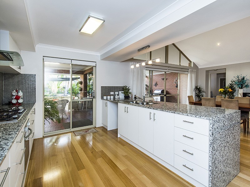 23 Somerville Drive, College Grove WA 6230