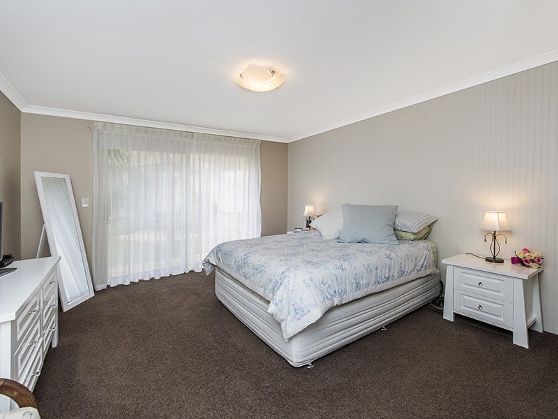 23 Somerville Drive, College Grove WA 6230