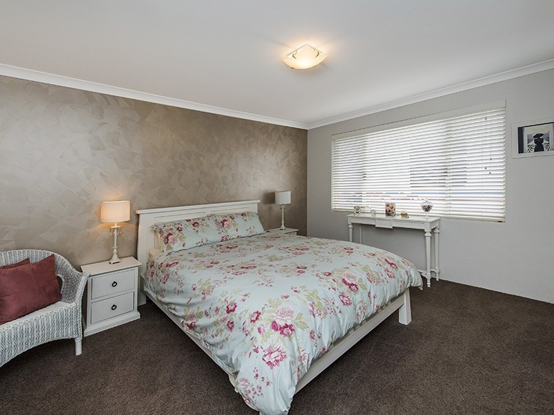 23 Somerville Drive, College Grove WA 6230