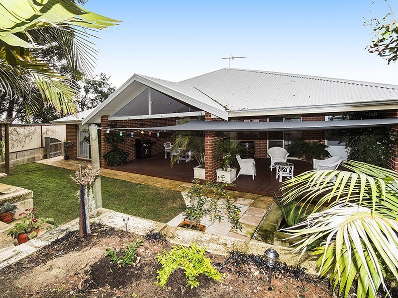 23 Somerville Drive, College Grove WA 6230