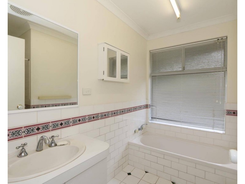 20 Carpenter Tce, Australind WA 6233