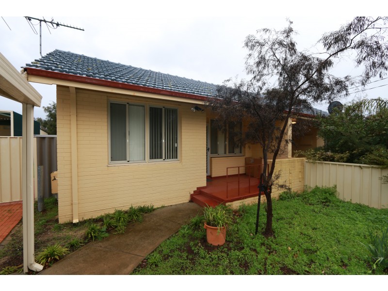 42A Hudson Road, Withers WA 6230
