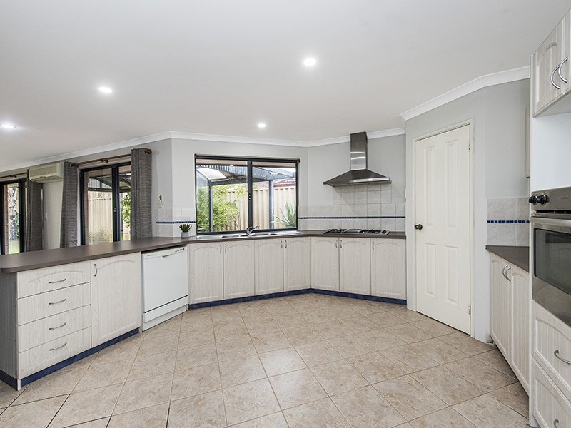 7 Blaxland Road, Dalyellup WA 6230