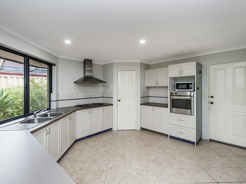 7 Blaxland Road, Dalyellup WA 6230