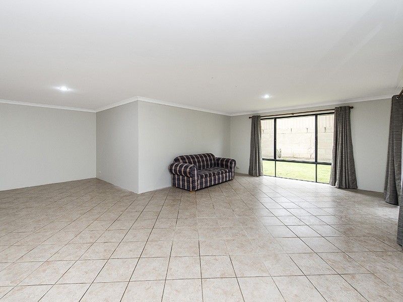 7 Blaxland Road, Dalyellup WA 6230