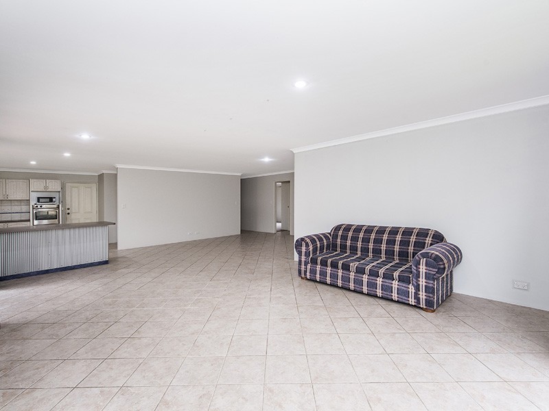 7 Blaxland Road, Dalyellup WA 6230