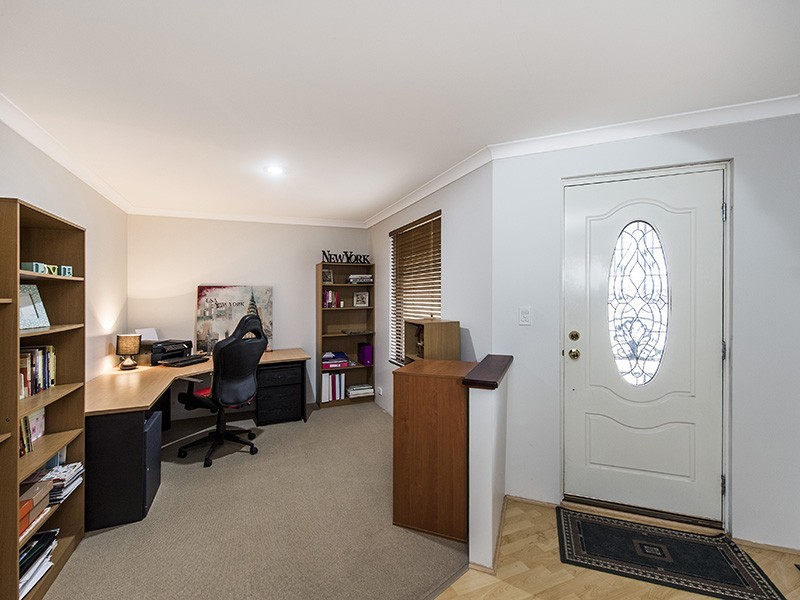 16 Blaxland Road, Dalyellup WA 6230