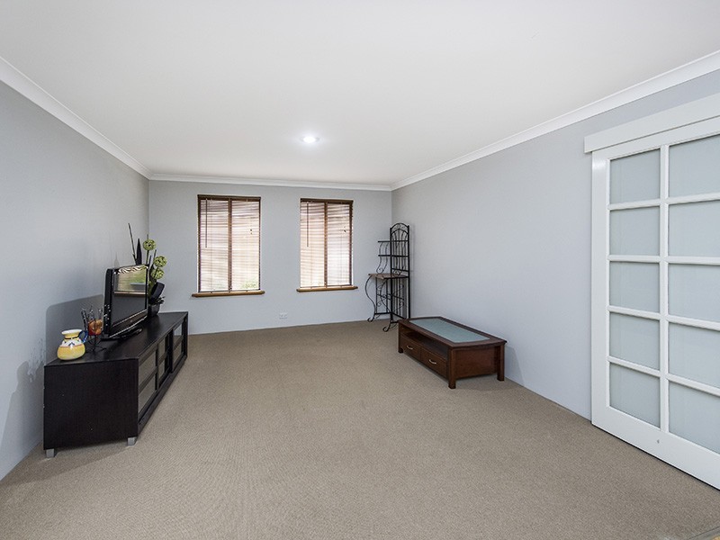 16 Blaxland Road, Dalyellup WA 6230