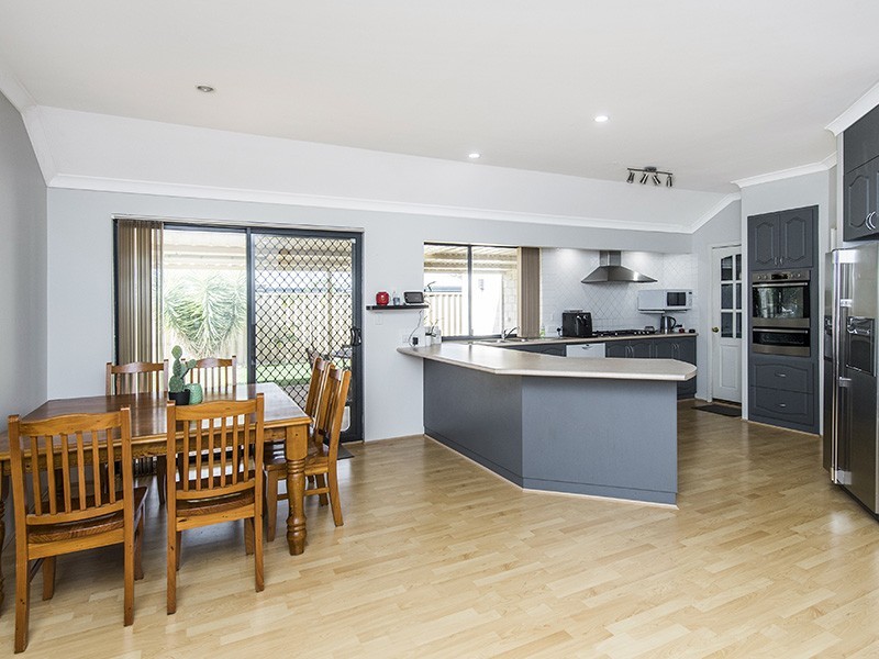 16 Blaxland Road, Dalyellup WA 6230