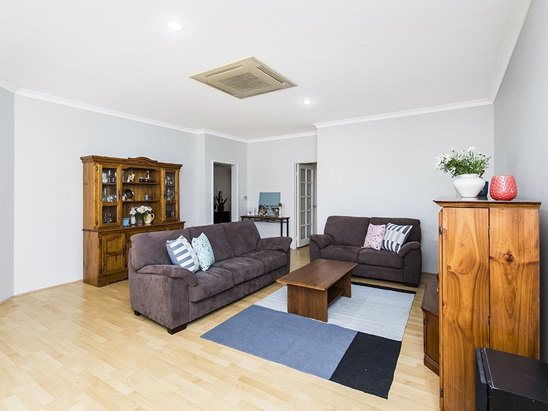 16 Blaxland Road, Dalyellup WA 6230