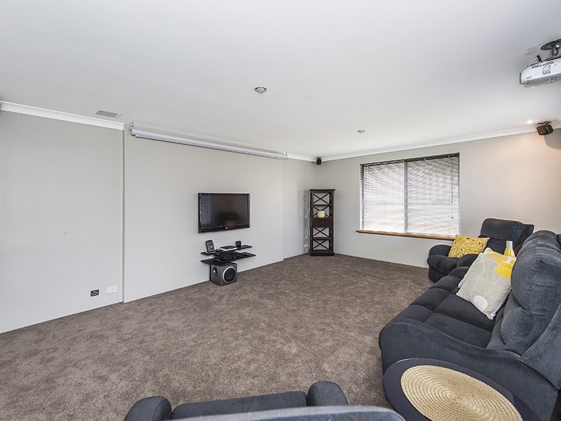 16 Blaxland Road, Dalyellup WA 6230