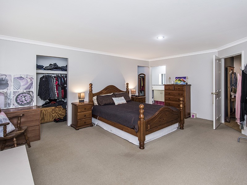 16 Blaxland Road, Dalyellup WA 6230