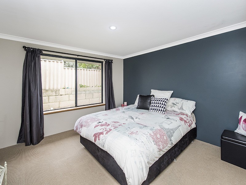 16 Blaxland Road, Dalyellup WA 6230