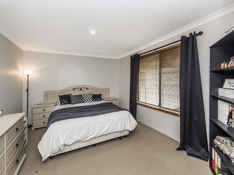 16 Blaxland Road, Dalyellup WA 6230