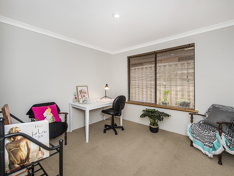 16 Blaxland Road, Dalyellup WA 6230