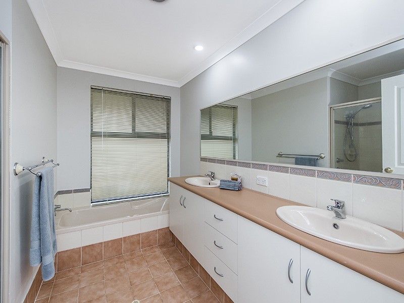 16 Blaxland Road, Dalyellup WA 6230