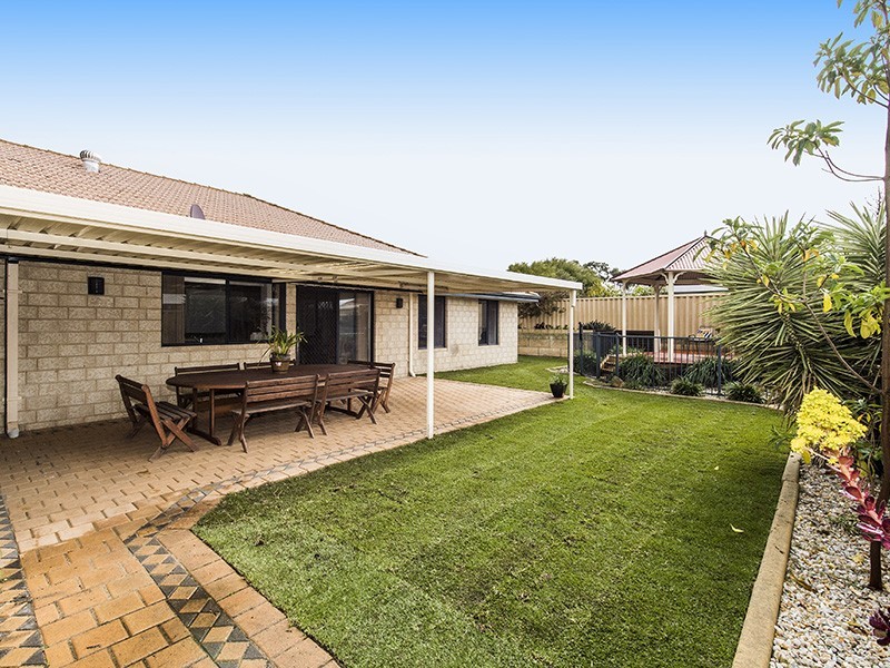 16 Blaxland Road, Dalyellup WA 6230