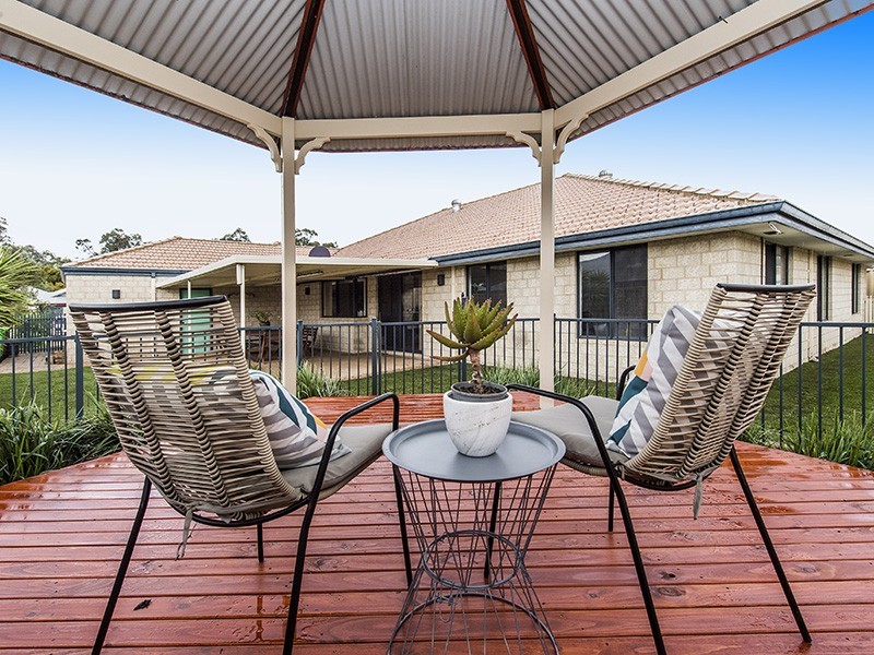 16 Blaxland Road, Dalyellup WA 6230