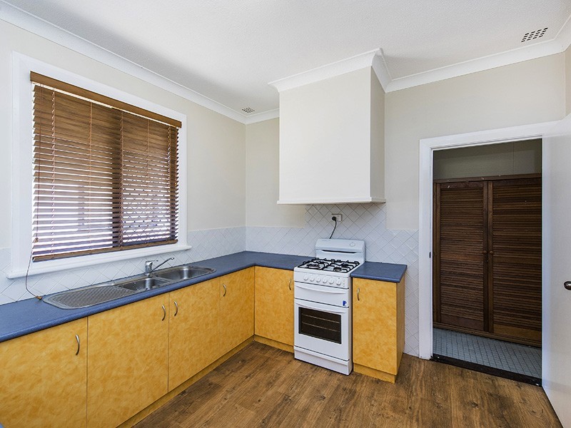 4 Mouarn Street, Carey Park WA 6230