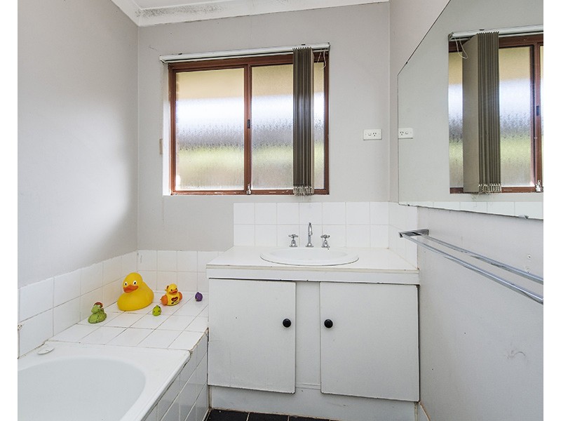 6 Armanta Drive, Carey Park WA 6230