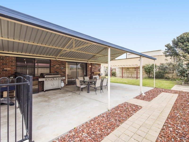 14 Kularda Road, Dalyellup WA 6230