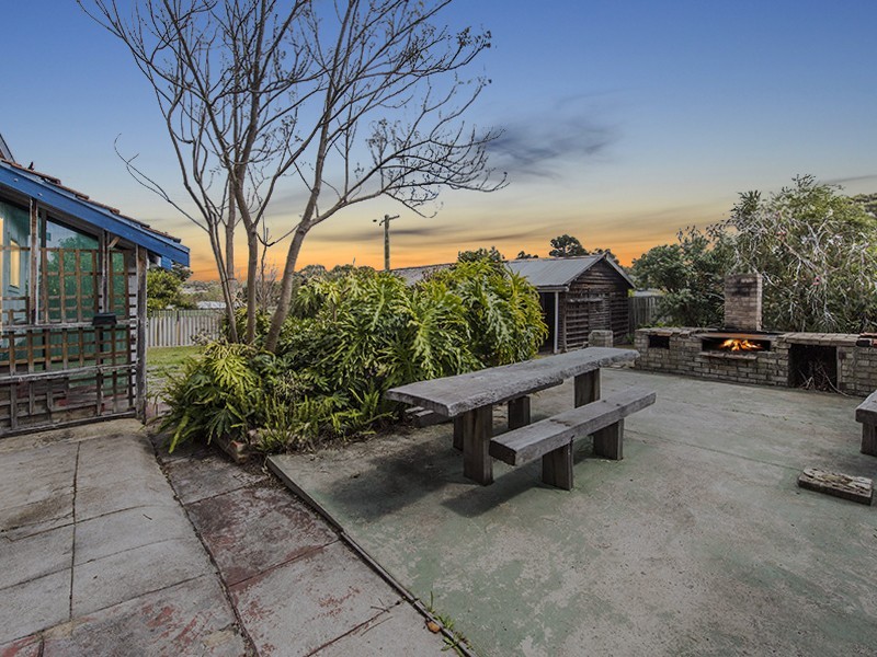 15 Lawley Street, Collie WA 6225