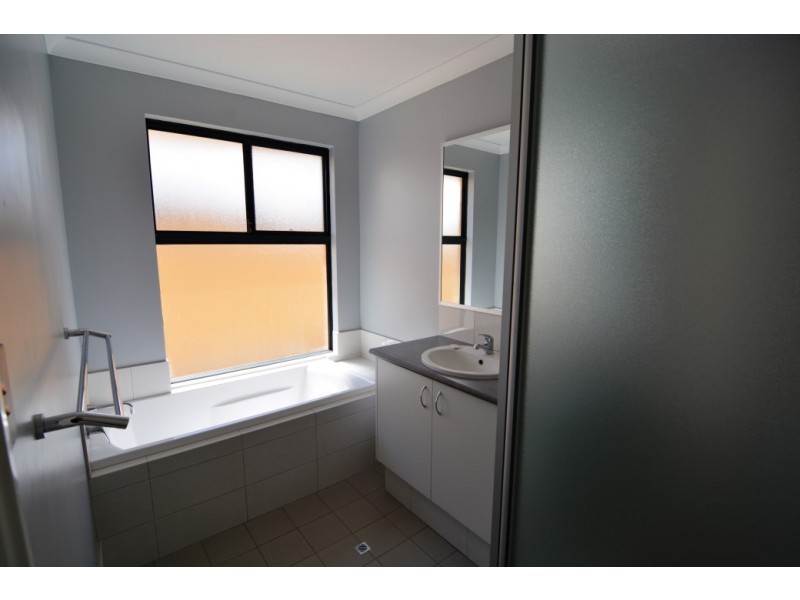 5 Oldfield Street, Millbridge WA 6232