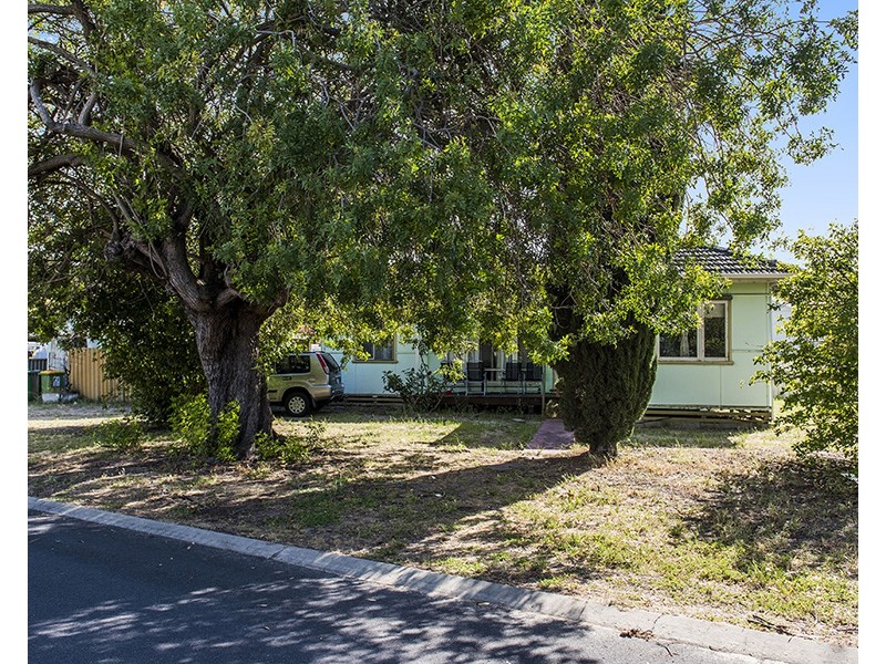 211 Clarke Street East, Carey Park WA 6230