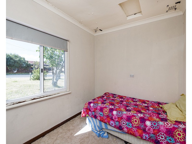 211 Clarke Street East, Carey Park WA 6230