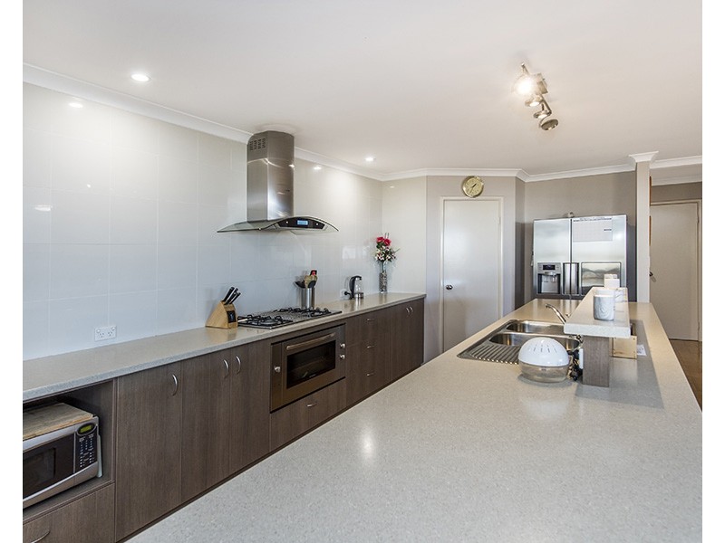 1 Sherwood Drive, Dalyellup WA 6230