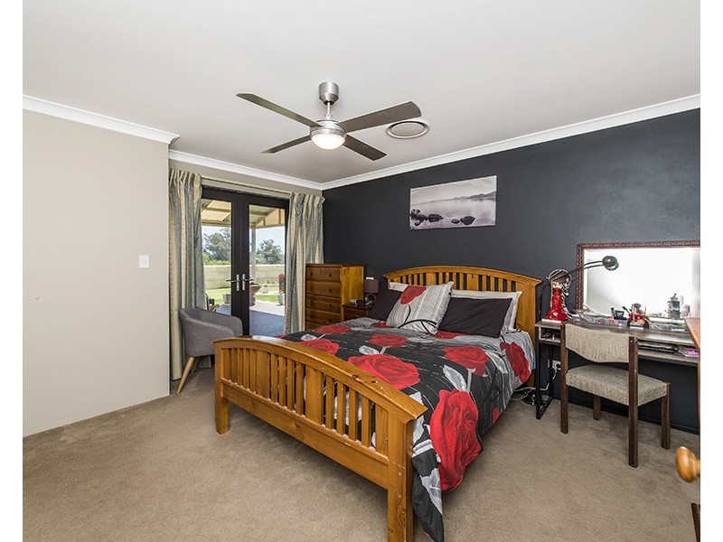 1 Sherwood Drive, Dalyellup WA 6230