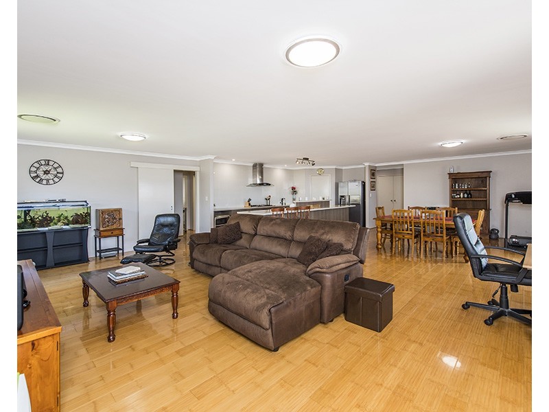 1 Sherwood Drive, Dalyellup WA 6230