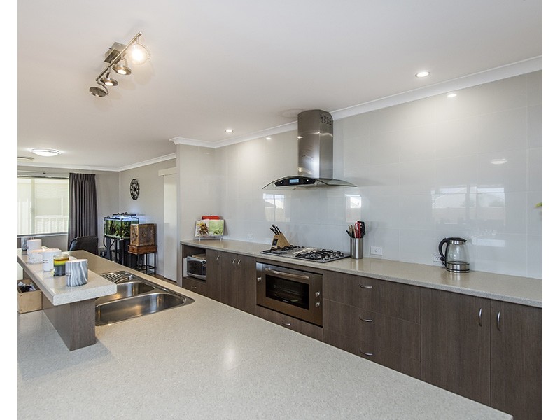 1 Sherwood Drive, Dalyellup WA 6230