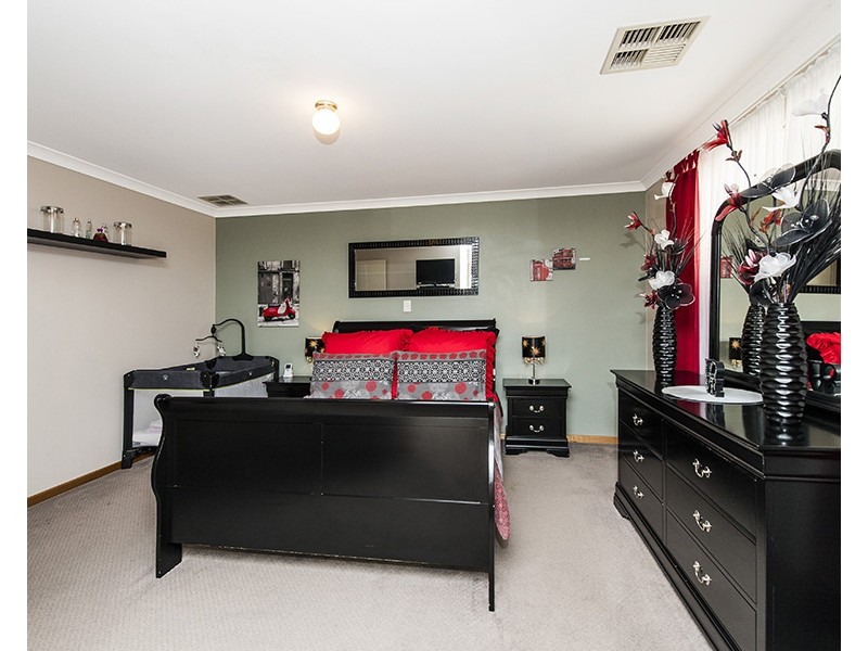 42 Chisholm Road, Dalyellup WA 6230