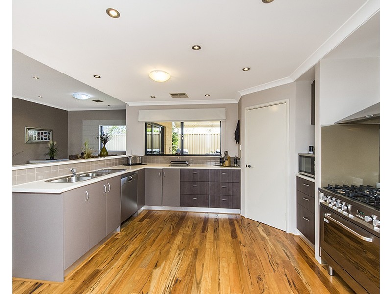 42 Chisholm Road, Dalyellup WA 6230