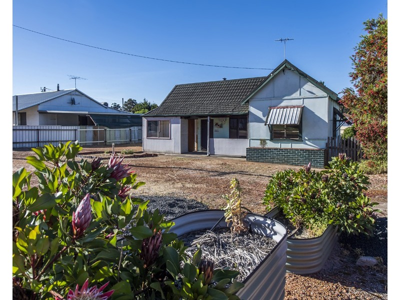 12 Wittenoom Street, Collie WA 6225