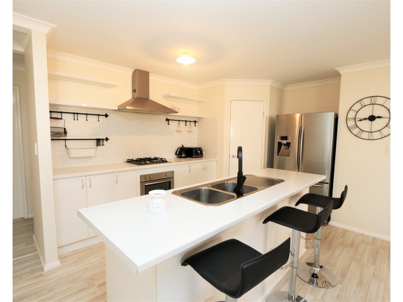 18 Apsley Circle, Millbridge WA 6232