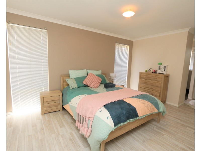 18 Apsley Circle, Millbridge WA 6232