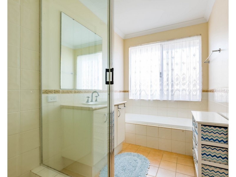 5 Claddagh Road, Australind WA 6233