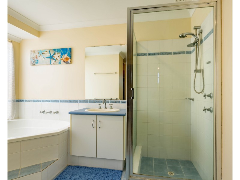 5 Claddagh Road, Australind WA 6233