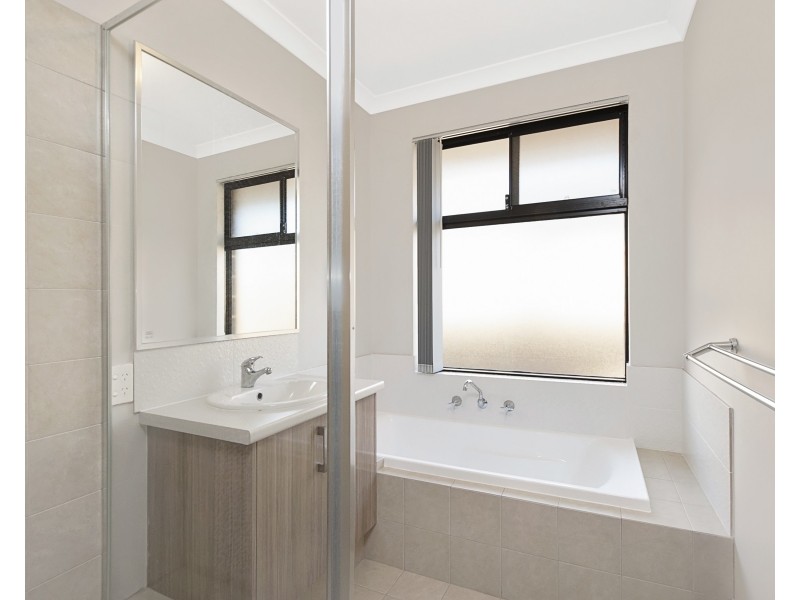 10 Castellar Pass, Yalyalup WA 6280