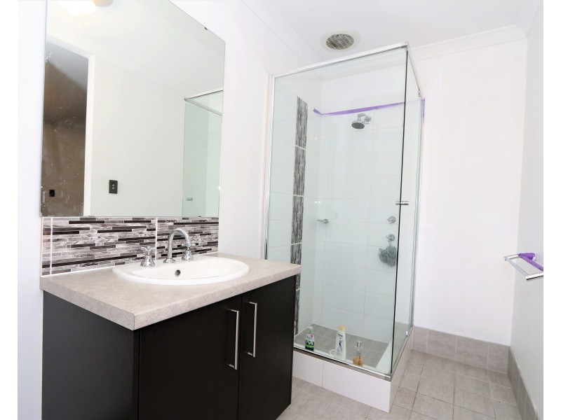 8 Charoite Street, Australind WA 6233