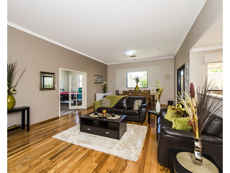 42 Chisholm Road, Dalyellup WA 6230