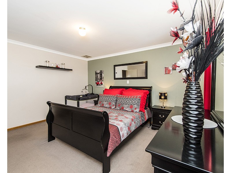 42 Chisholm Road, Dalyellup WA 6230